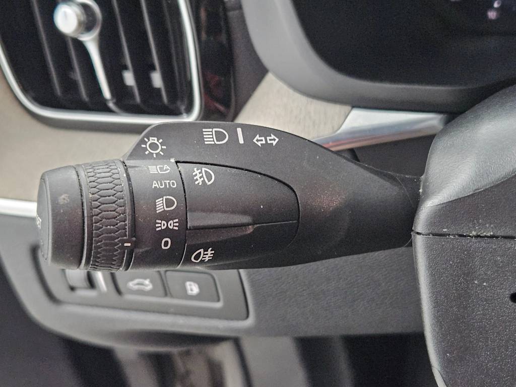 2022 Volvo XC60 T8 Inscription 32