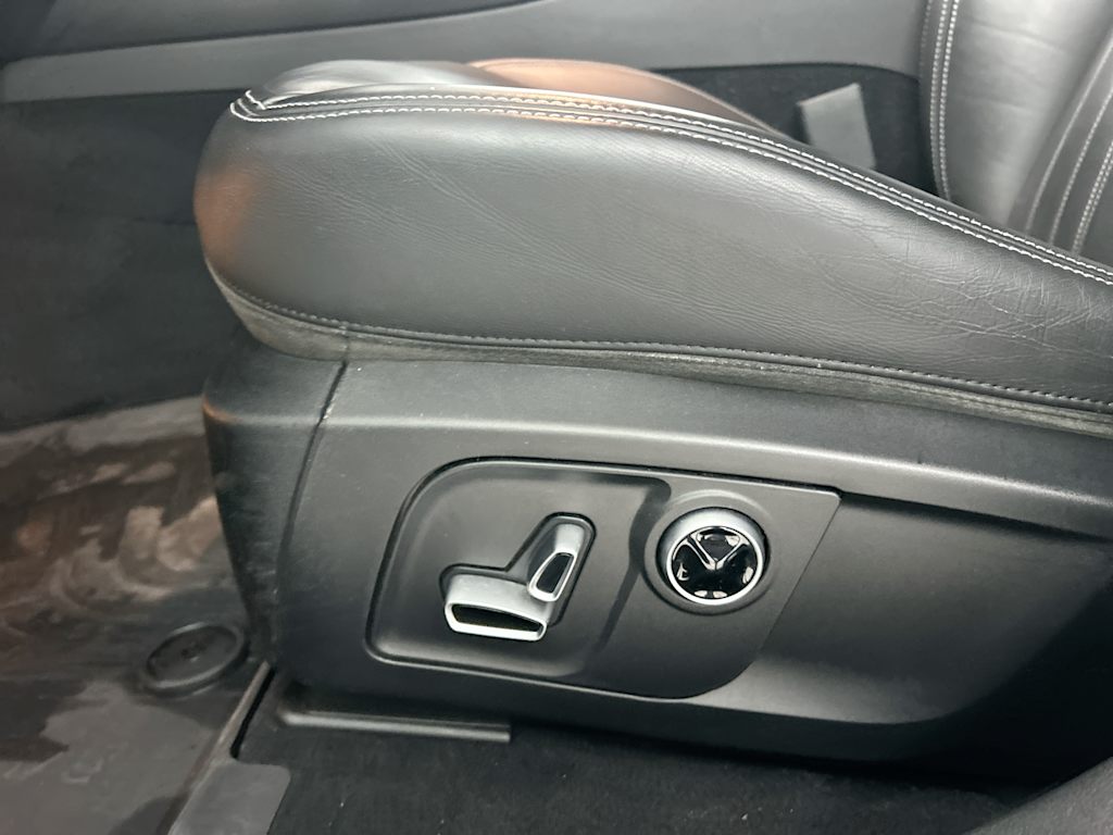 Thumbnail: 2021 Maserati Levante - 20