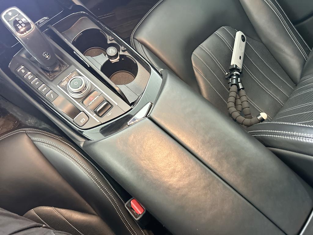 Thumbnail: 2021 Maserati Levante - 25