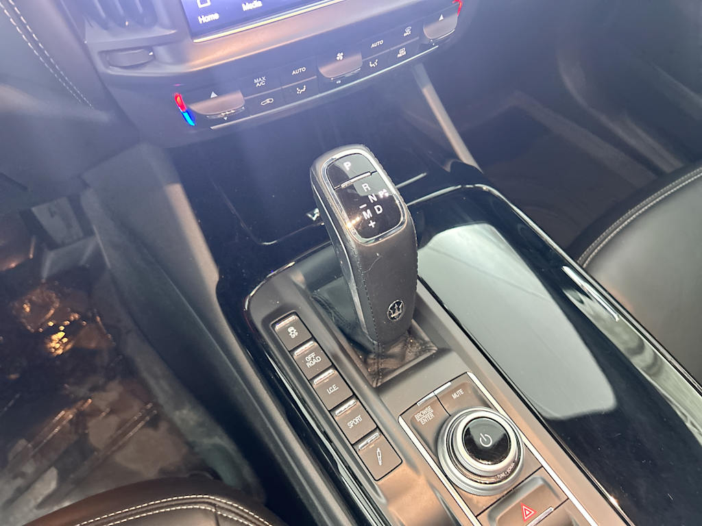 Thumbnail: 2021 Maserati Levante - 12