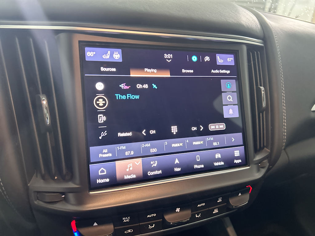 Thumbnail: 2021 Maserati Levante - 11