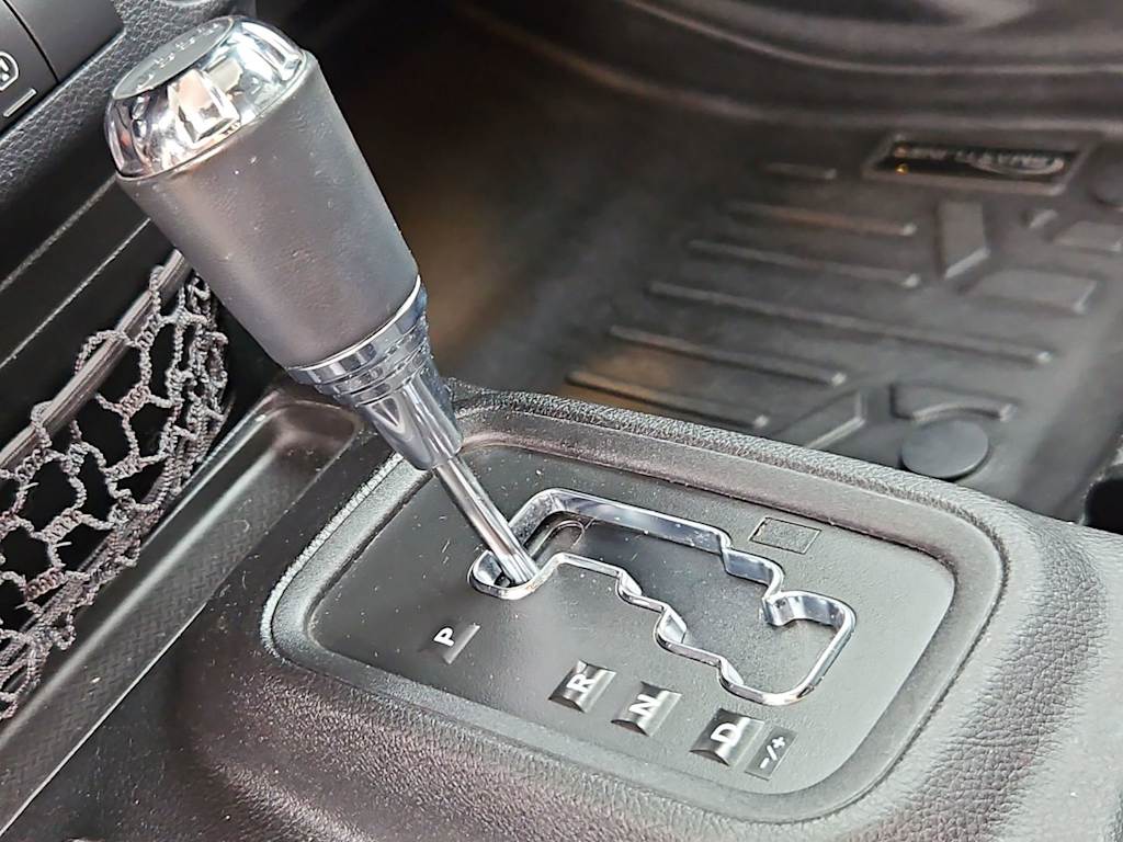Thumbnail: 2014 Jeep Wrangler - 15