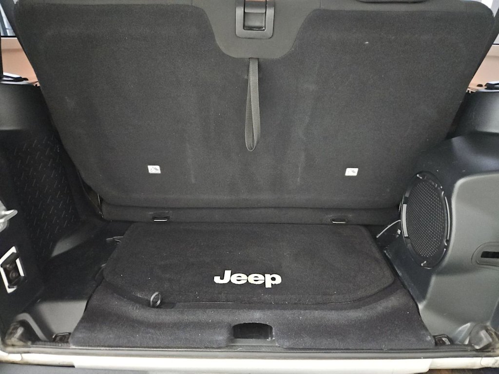 Thumbnail: 2014 Jeep Wrangler - 31