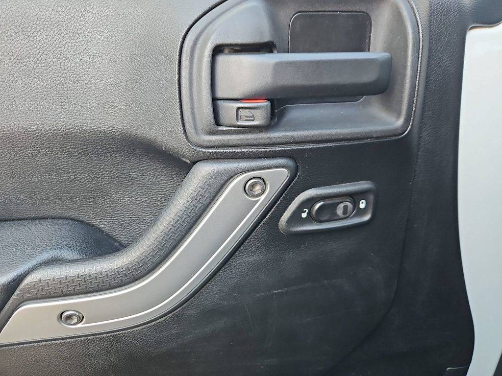 Thumbnail: 2013 Jeep Wrangler - 23