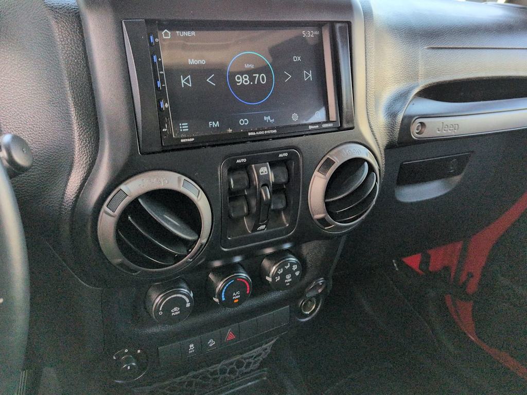 Thumbnail: 2016 Jeep Wrangler - 15