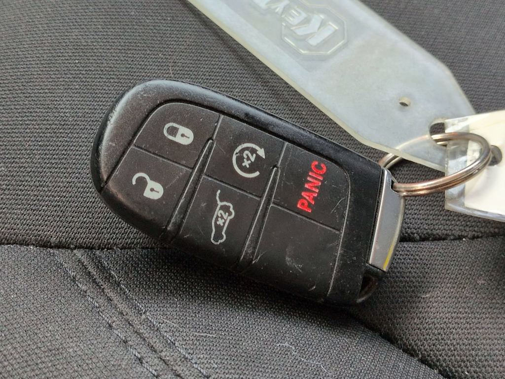 Thumbnail: 2016 Jeep Wrangler - 18