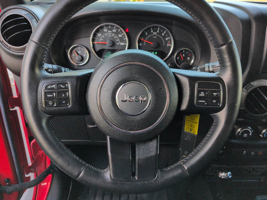 Thumbnail: 2016 Jeep Wrangler - 14