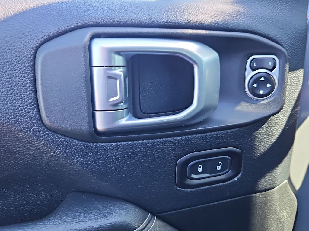 Thumbnail: 2019 Jeep Wrangler - 26