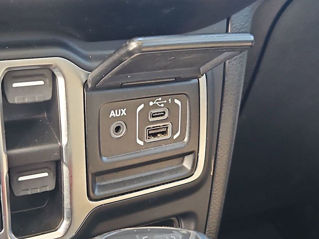 Thumbnail: 2021 Jeep Wrangler - 33