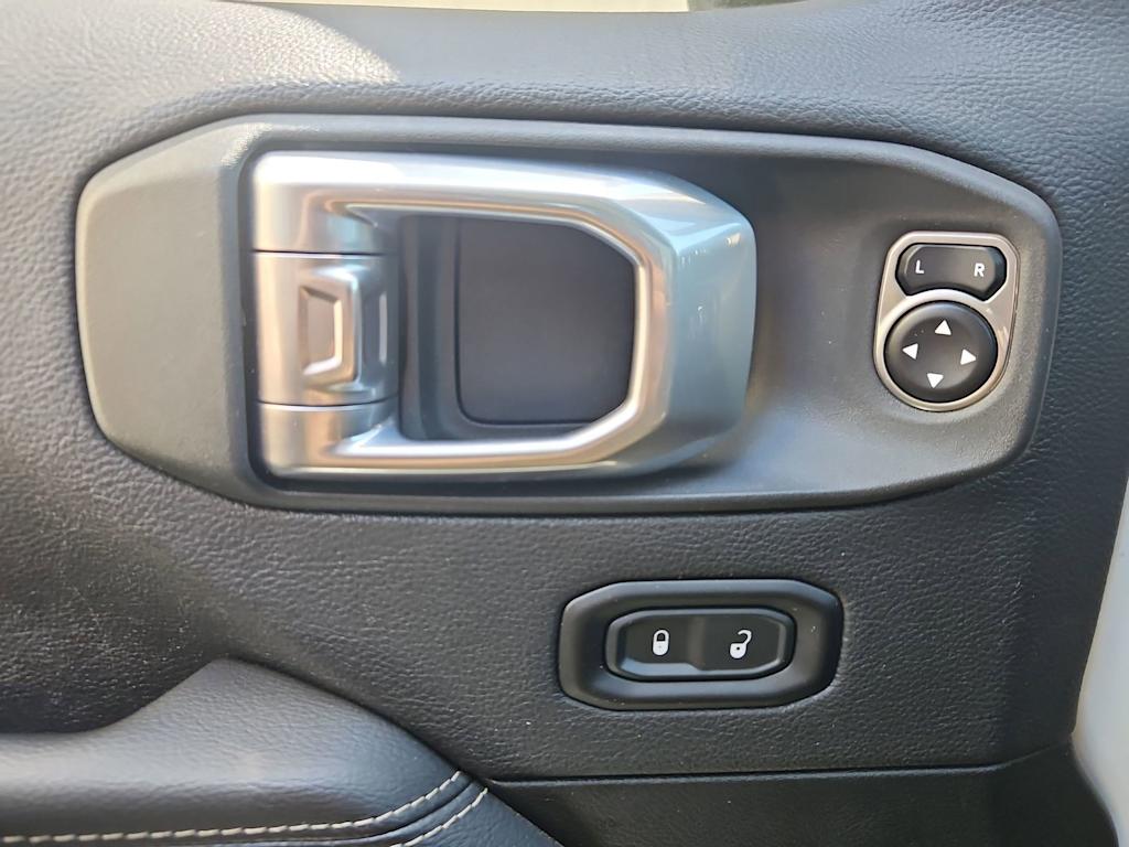 Thumbnail: 2021 Jeep Wrangler - 25