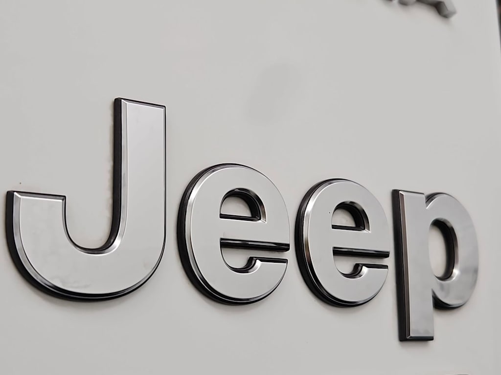 Thumbnail: 2021 Jeep Wrangler - 23