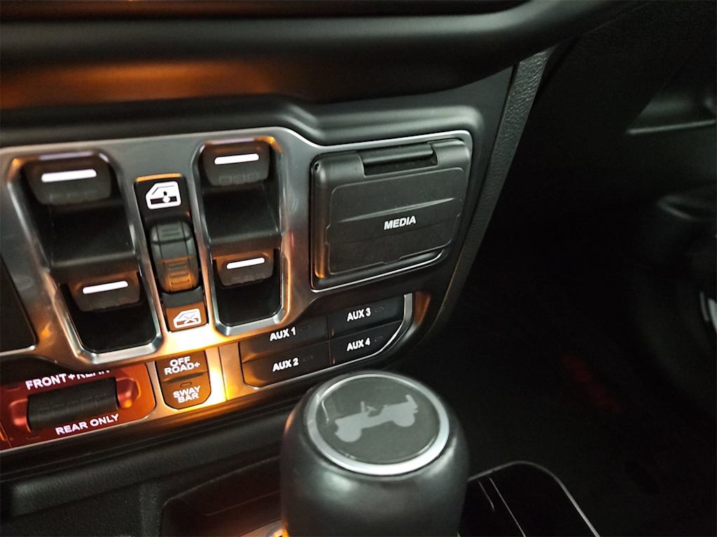 Thumbnail: 2021 Jeep Wrangler - 34