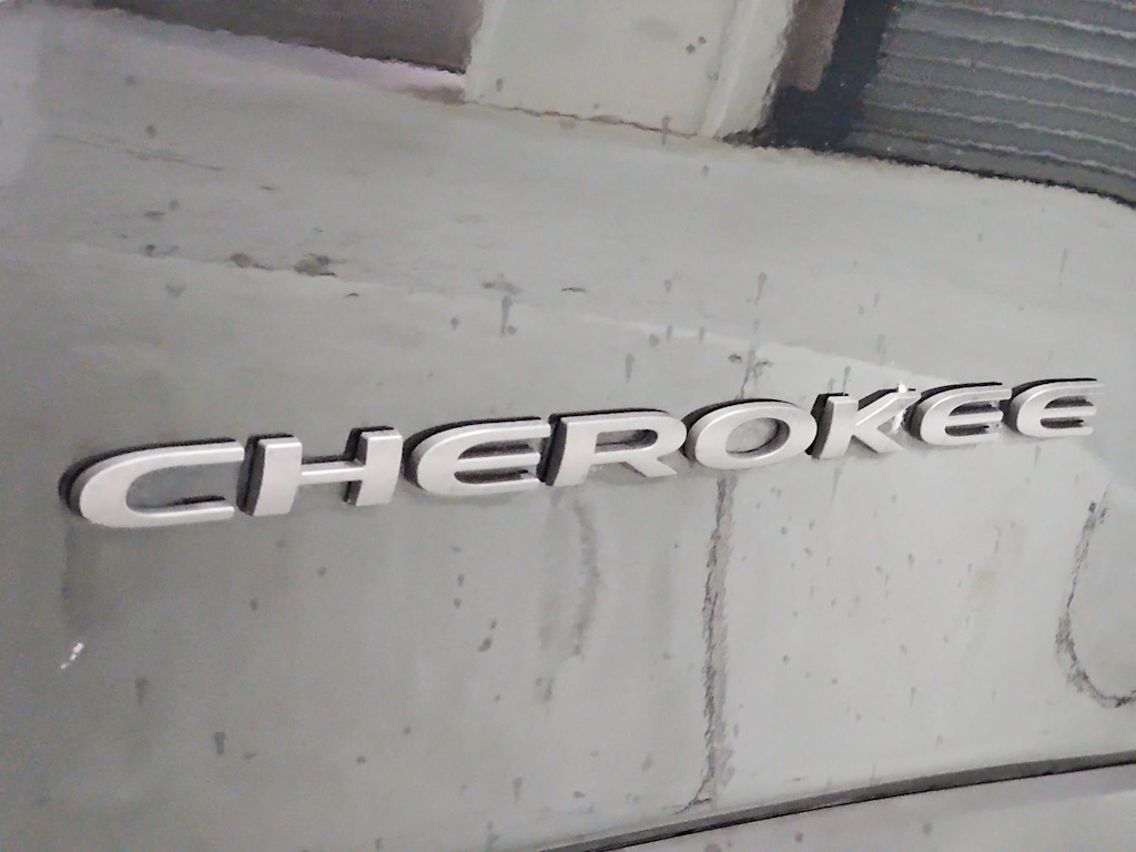 Thumbnail: 2020 Jeep Cherokee - 6