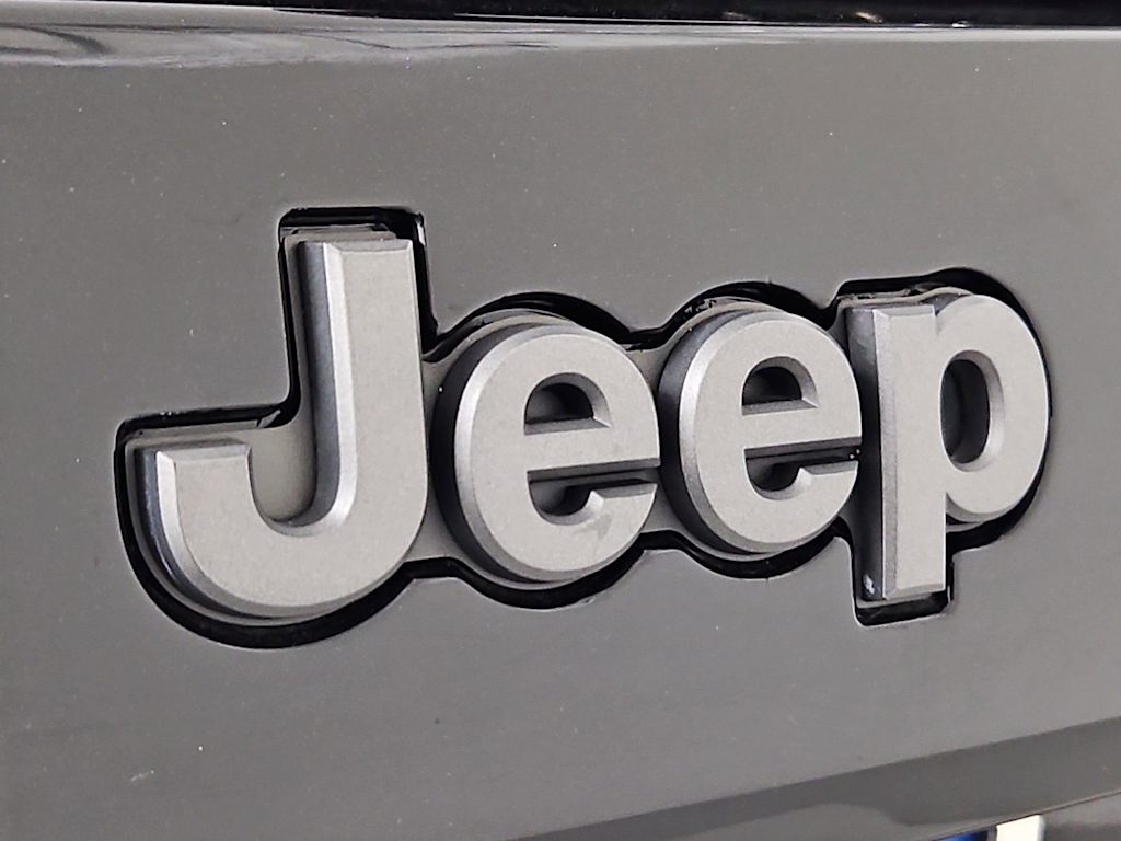 Thumbnail: 2020 Jeep Cherokee - 24