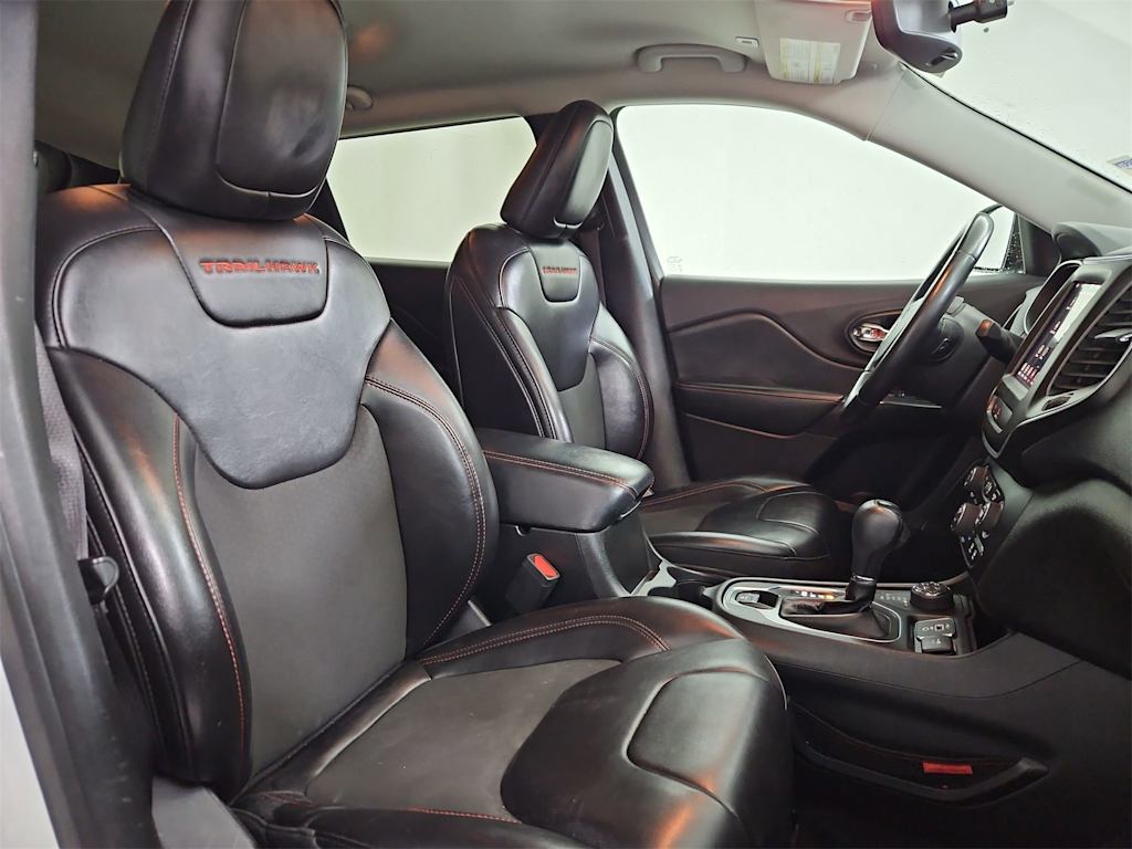 Thumbnail: 2019 Jeep Cherokee - 27