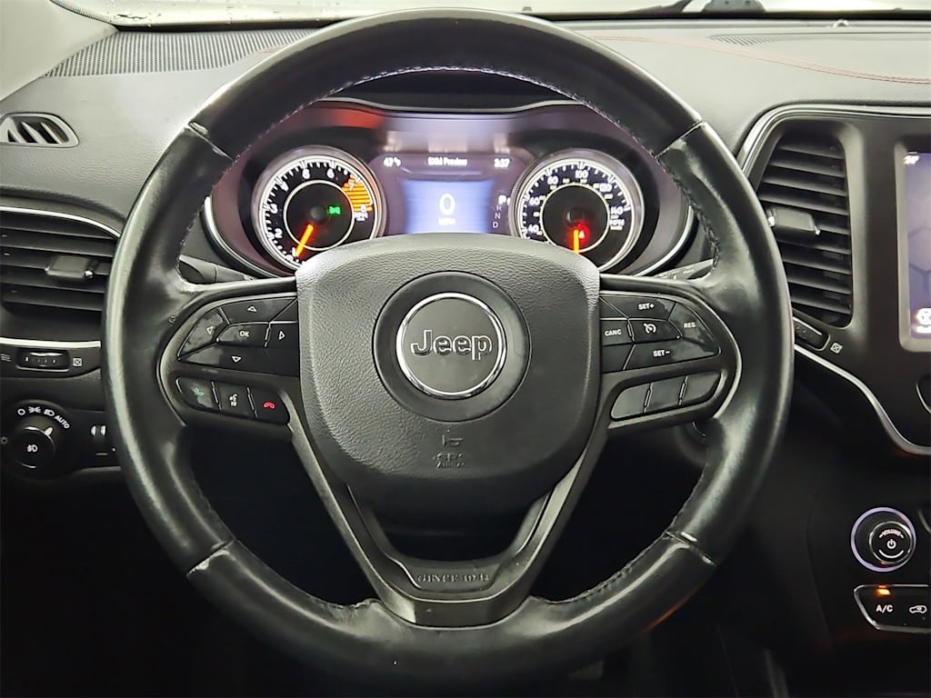 Thumbnail: 2019 Jeep Cherokee - 13