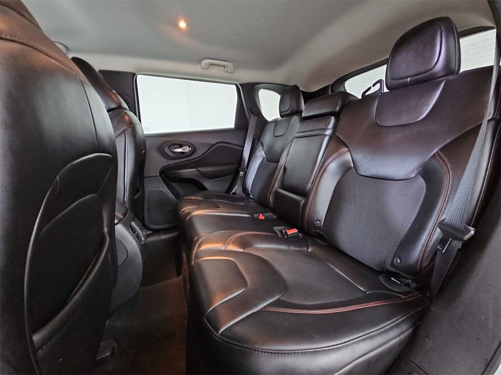 Thumbnail: 2019 Jeep Cherokee - 12