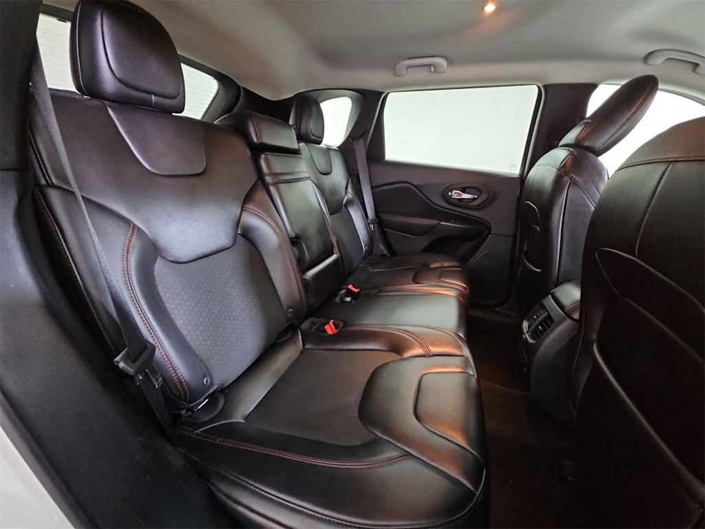 Thumbnail: 2019 Jeep Cherokee - 26