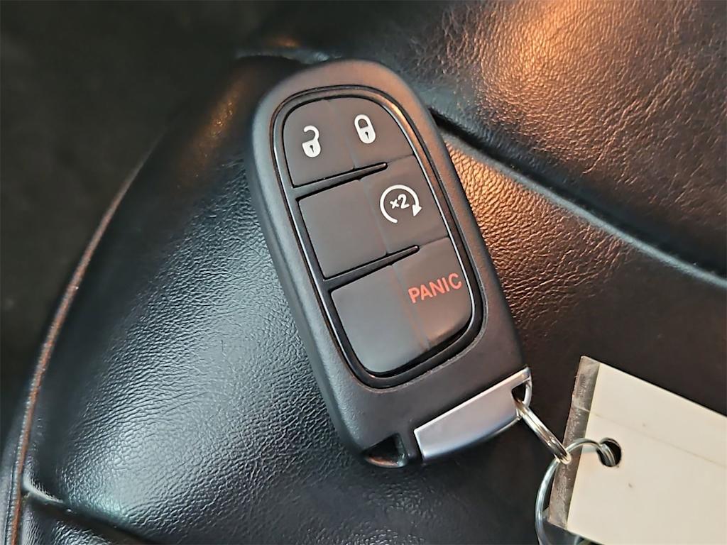 Thumbnail: 2019 Jeep Cherokee - 18