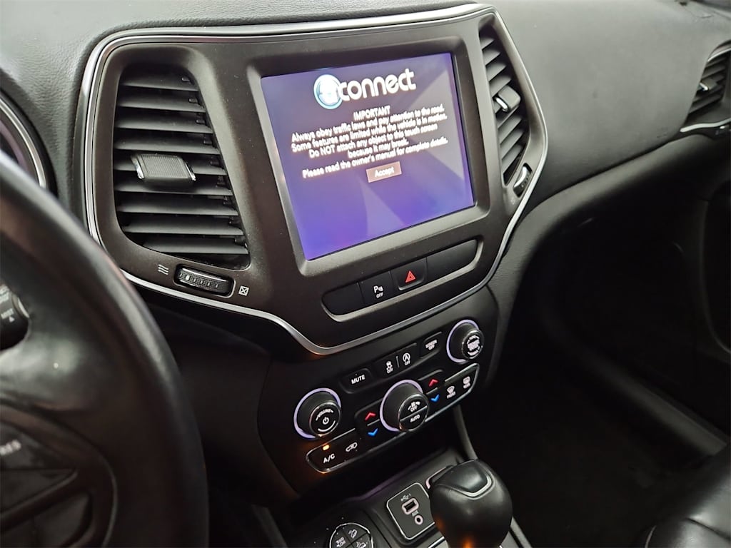 Thumbnail: 2019 Jeep Cherokee - 14