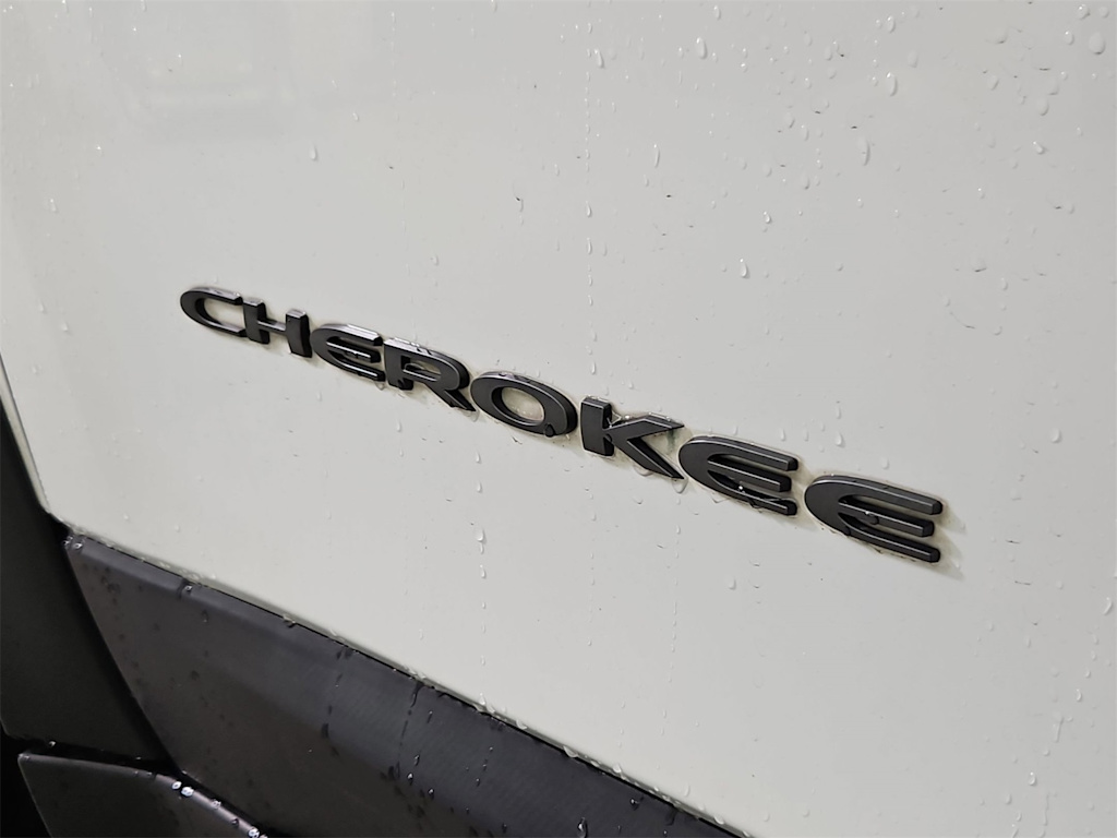 Thumbnail: 2019 Jeep Cherokee - 24