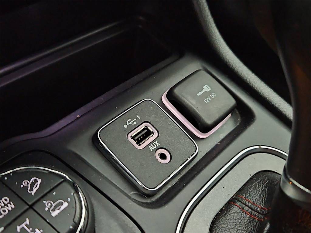 Thumbnail: 2019 Jeep Cherokee - 15