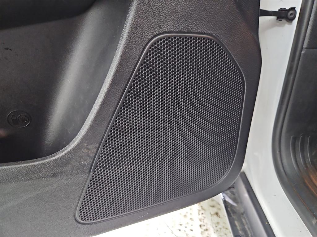 Thumbnail: 2019 Jeep Cherokee - 34