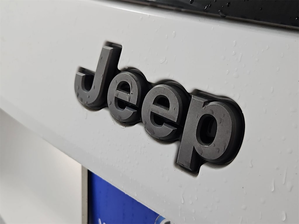Thumbnail: 2019 Jeep Cherokee - 6