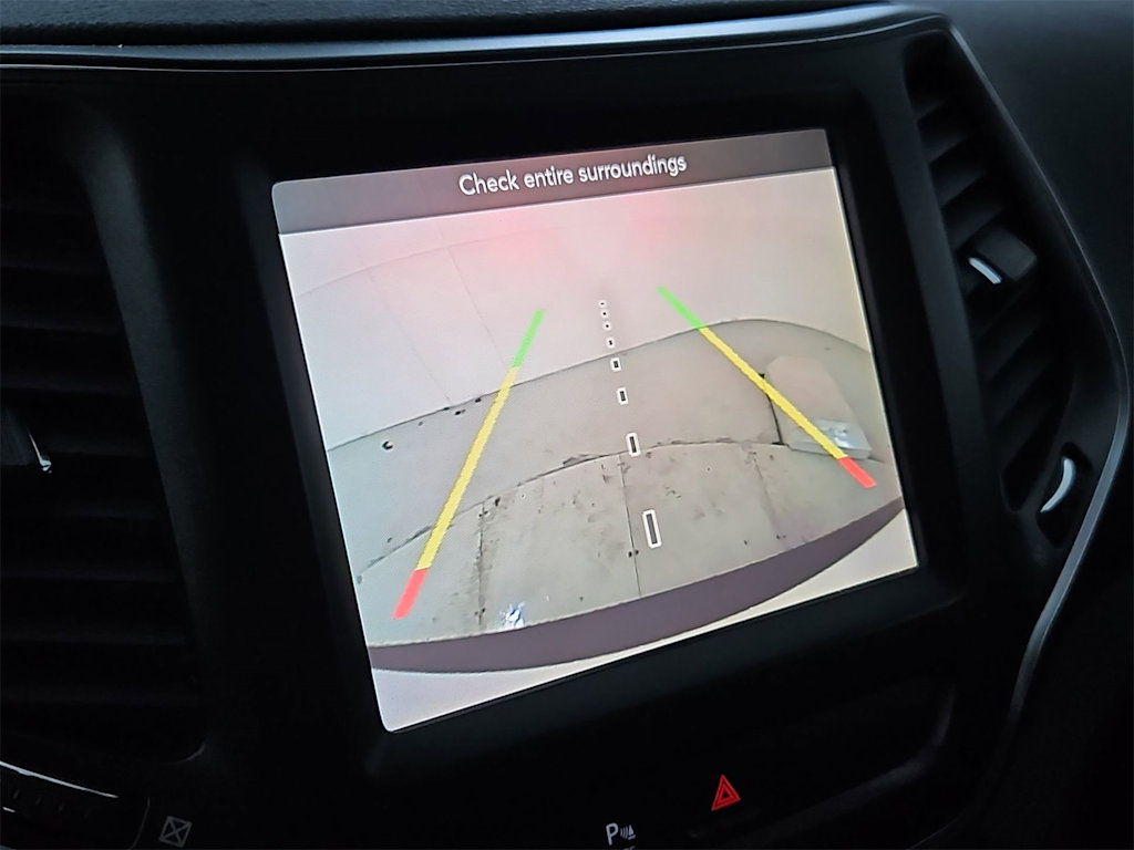 Thumbnail: 2019 Jeep Cherokee - 33