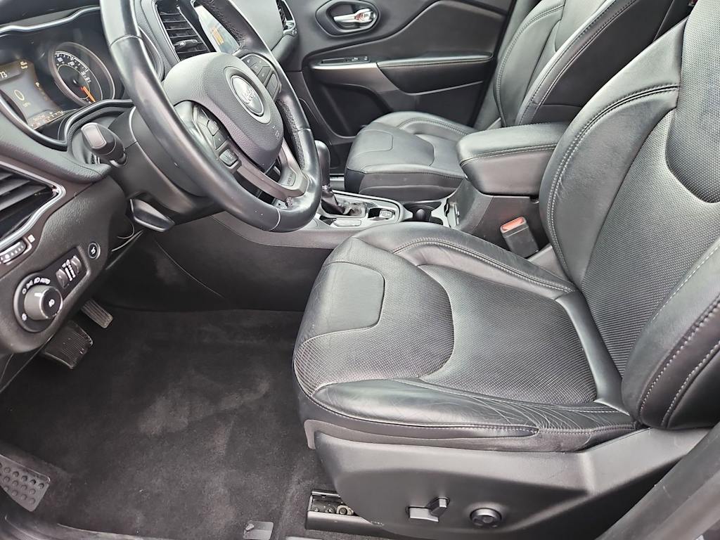 Thumbnail: 2019 Jeep Cherokee - 11