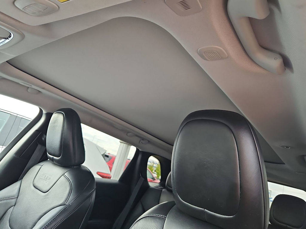 Thumbnail: 2019 Jeep Cherokee - 27