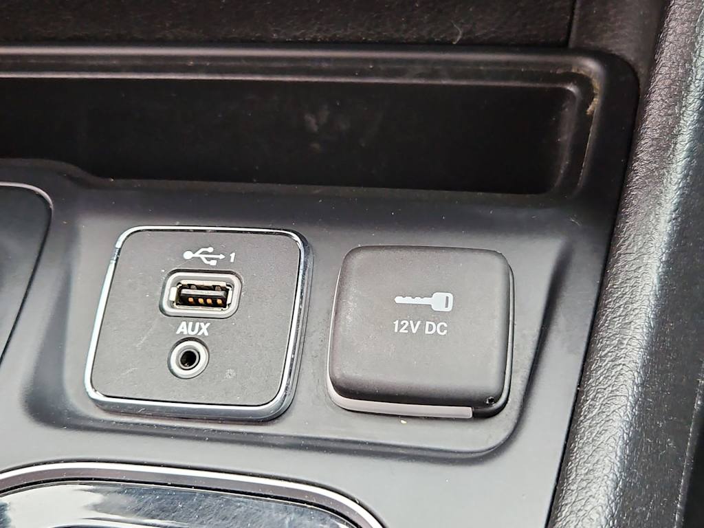 Thumbnail: 2019 Jeep Cherokee - 35