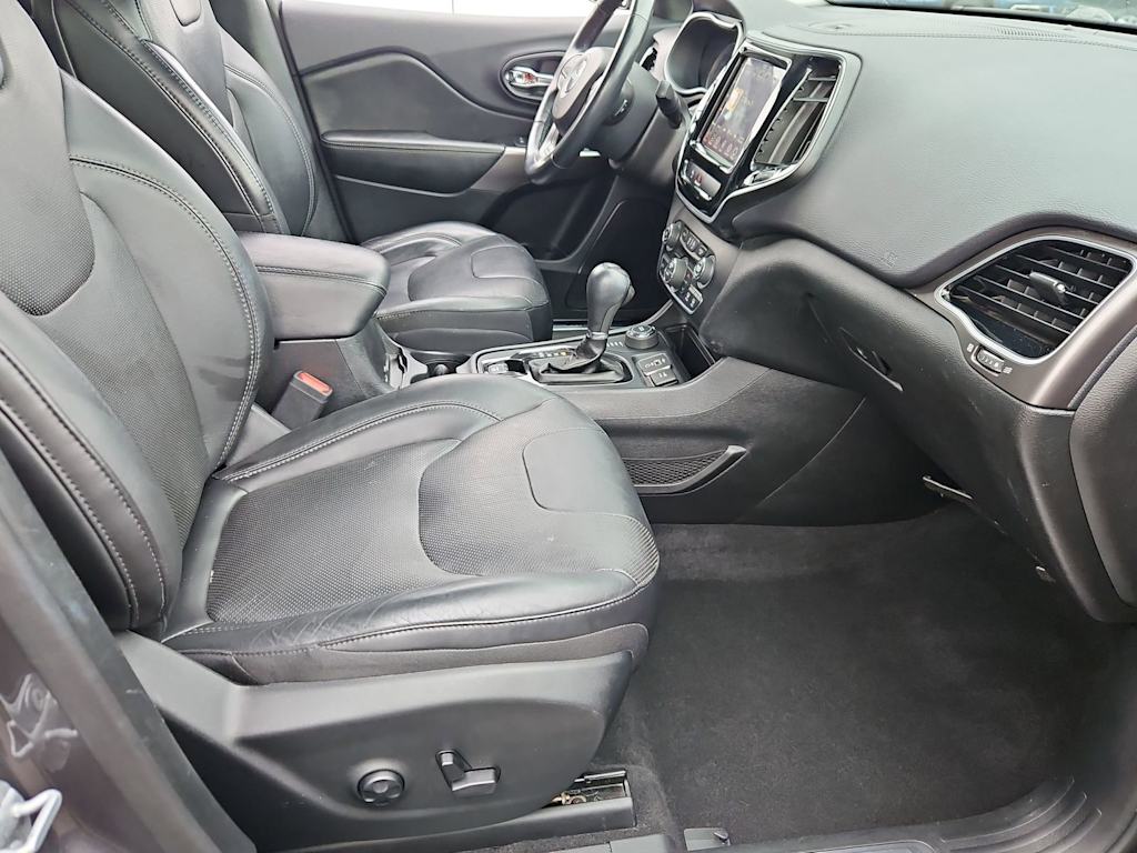 Thumbnail: 2019 Jeep Cherokee - 12