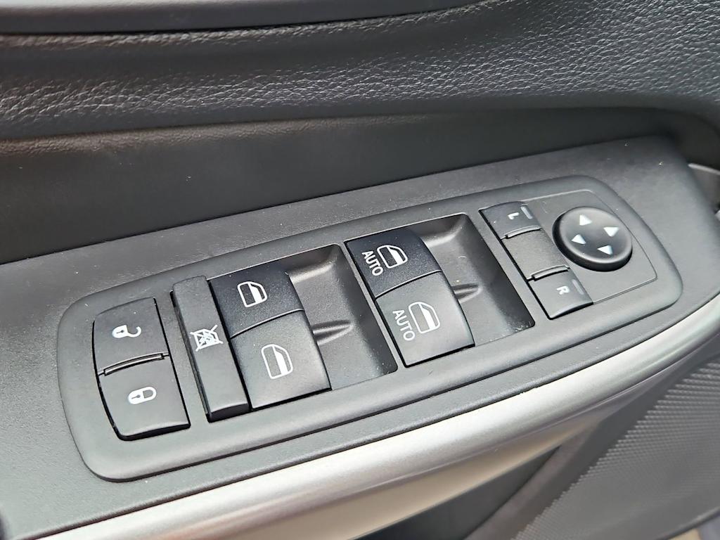 Thumbnail: 2019 Jeep Cherokee - 26