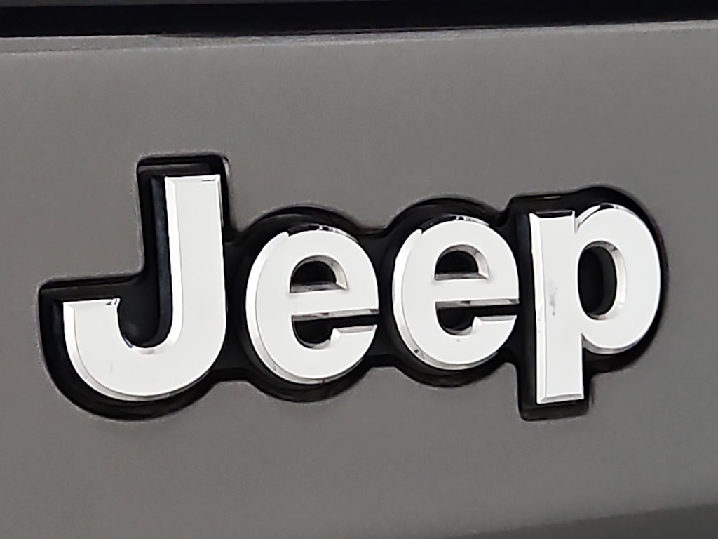 Thumbnail: 2019 Jeep Cherokee - 7