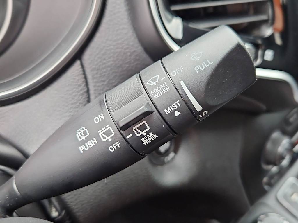 Thumbnail: 2019 Jeep Cherokee - 32
