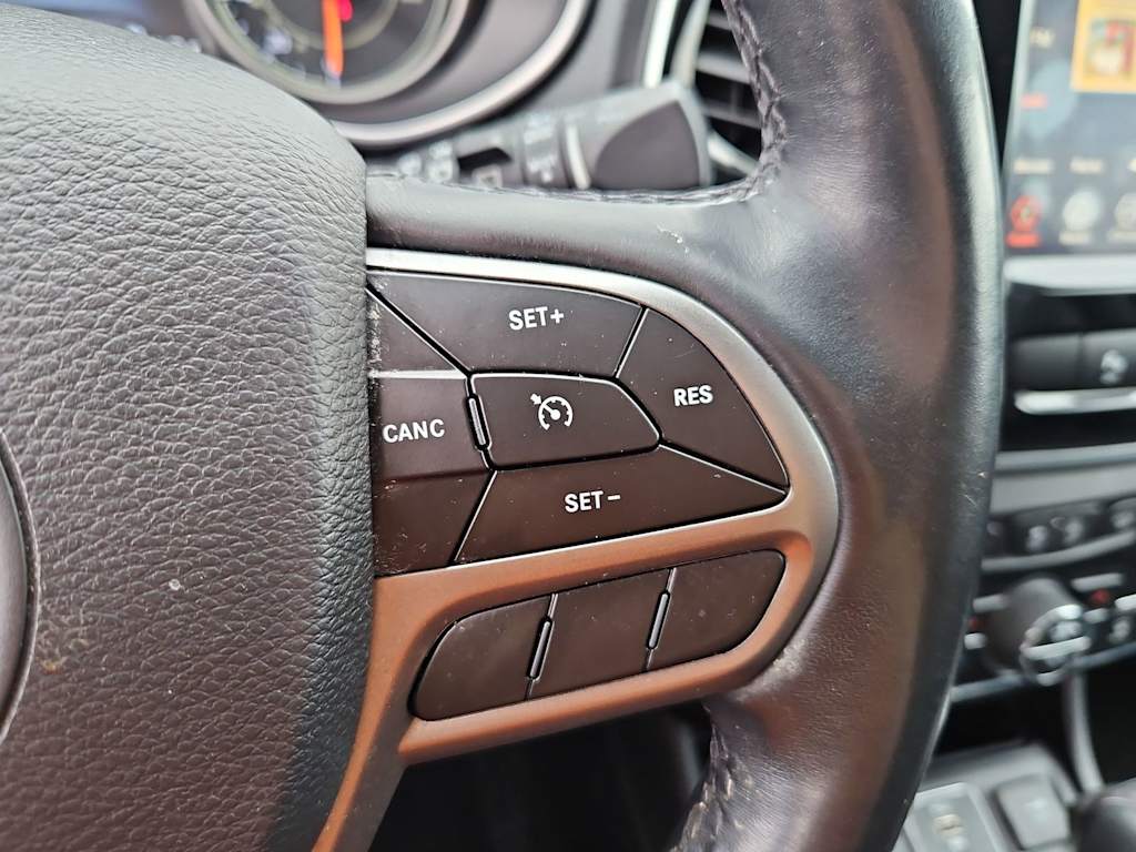 Thumbnail: 2019 Jeep Cherokee - 31