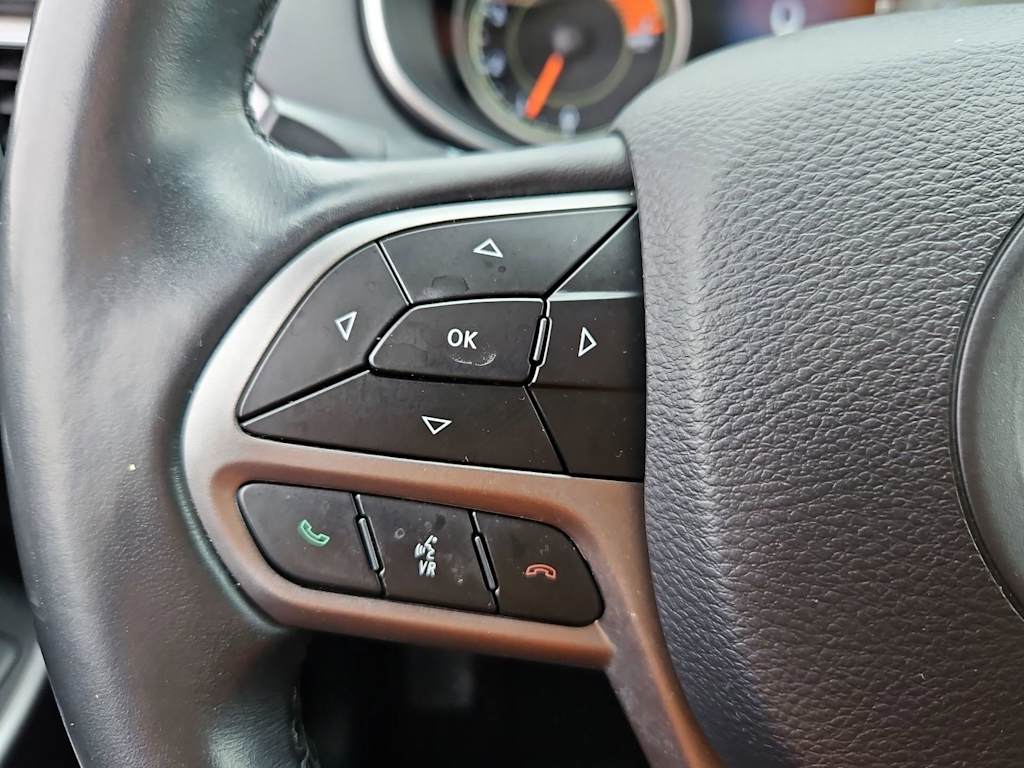 Thumbnail: 2019 Jeep Cherokee - 30