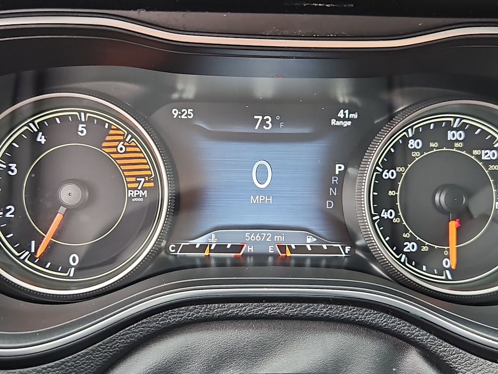 Thumbnail: 2019 Jeep Cherokee - 17