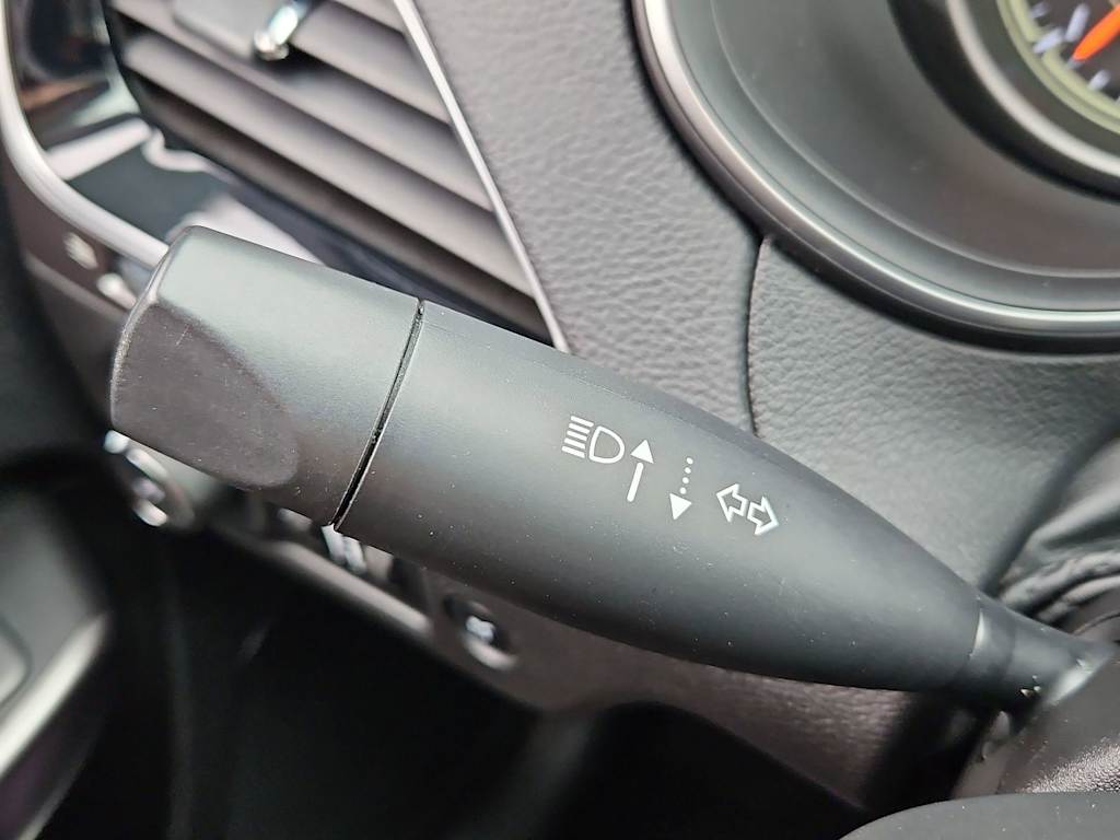 Thumbnail: 2019 Jeep Cherokee - 33