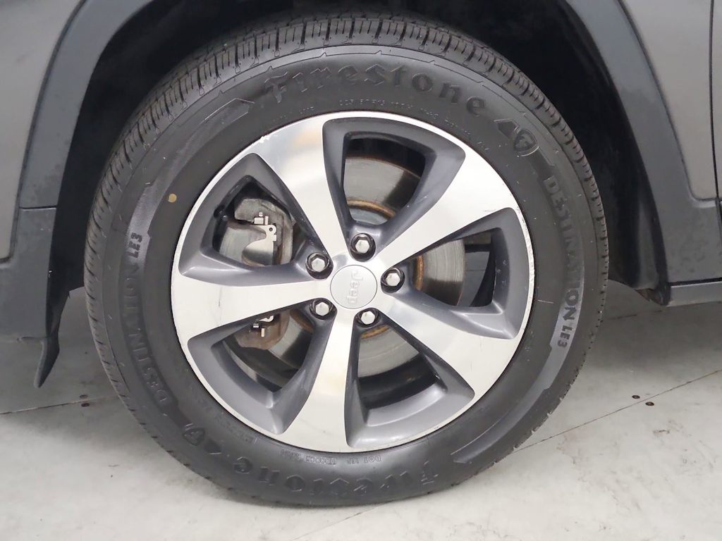 Thumbnail: 2019 Jeep Cherokee - 8