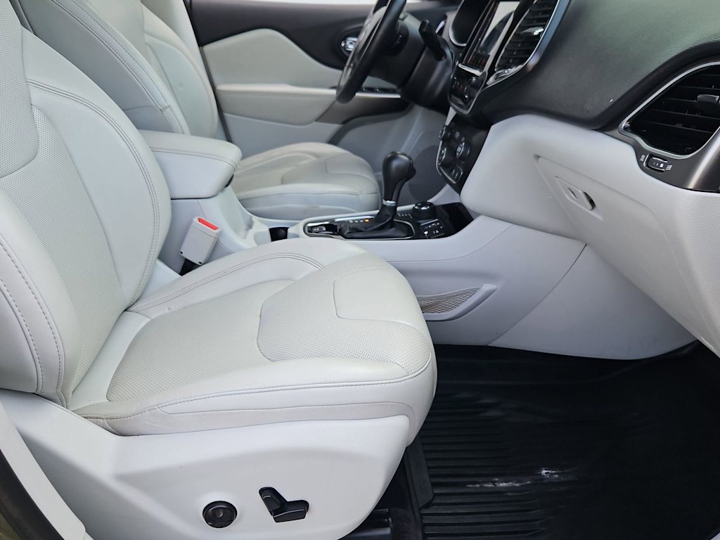 Thumbnail: 2019 Jeep Cherokee - 12