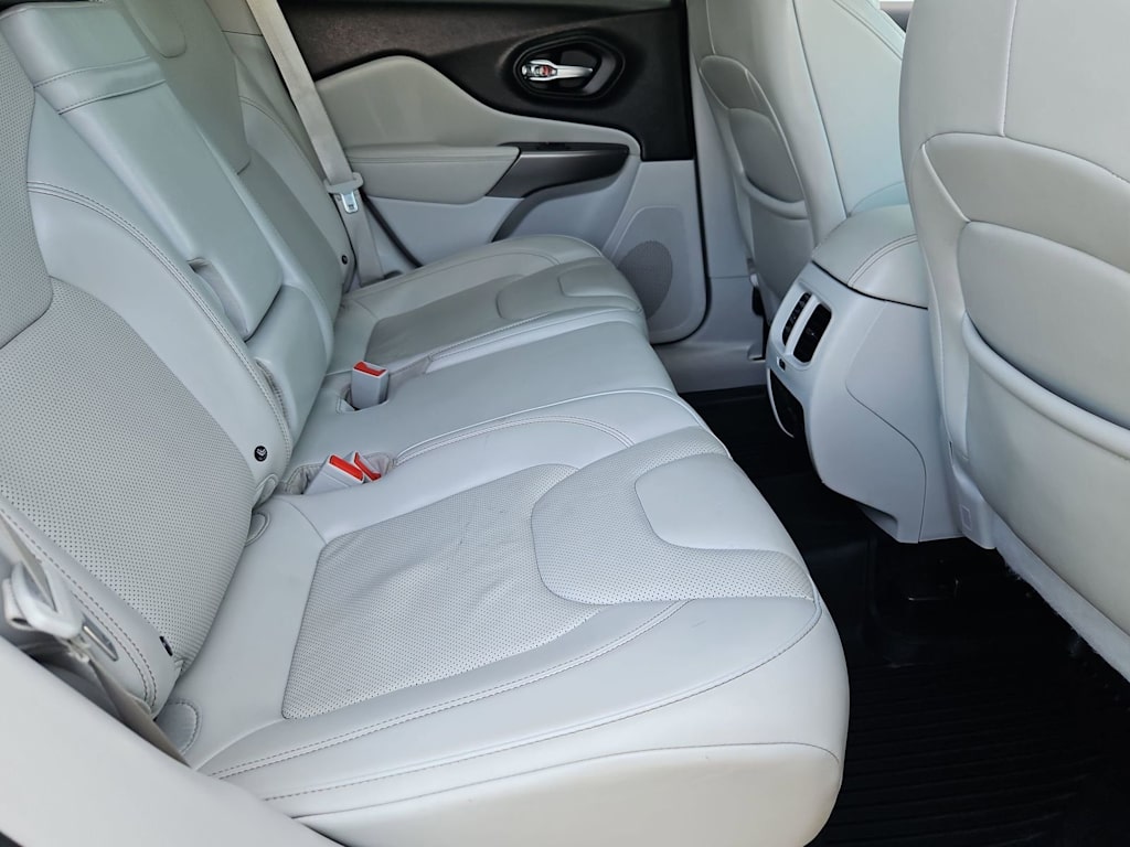 Thumbnail: 2019 Jeep Cherokee - 29