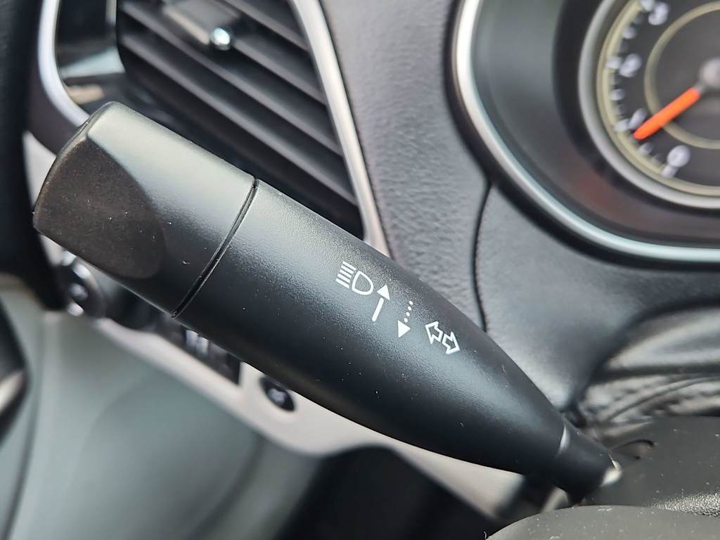 Thumbnail: 2019 Jeep Cherokee - 33