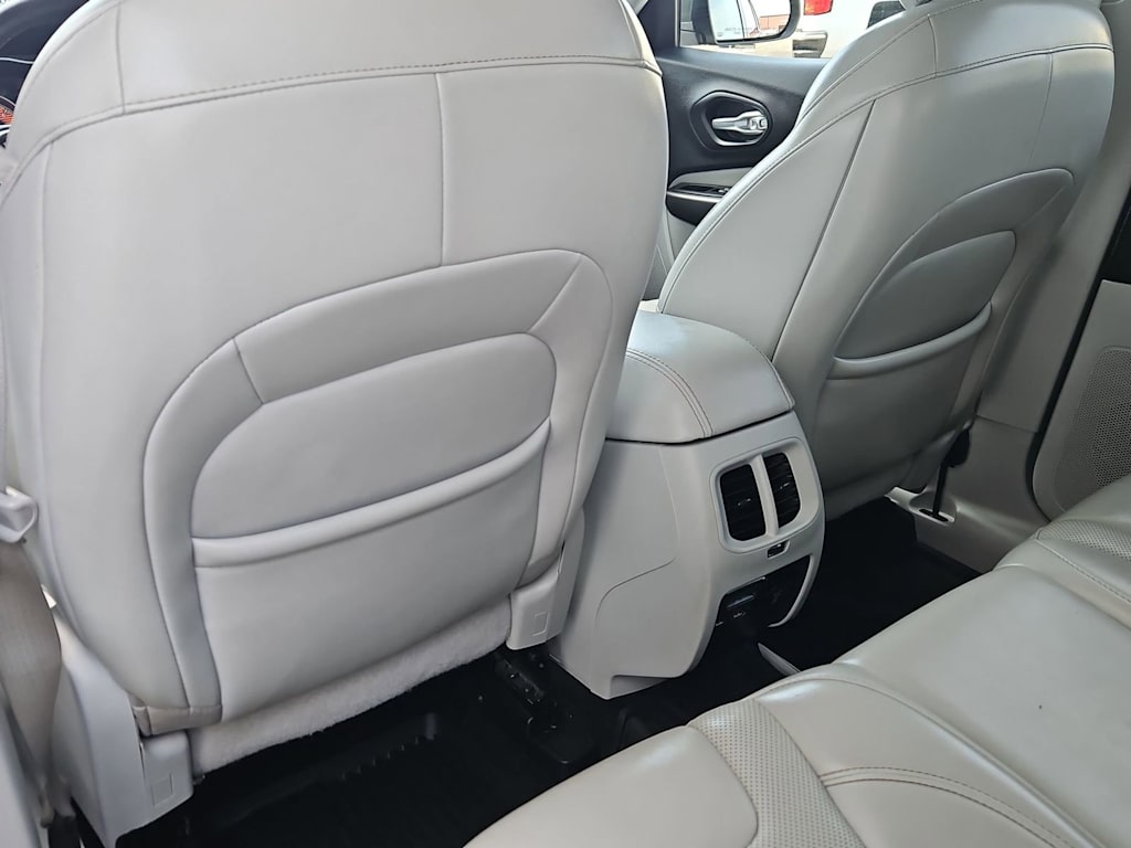 Thumbnail: 2019 Jeep Cherokee - 13
