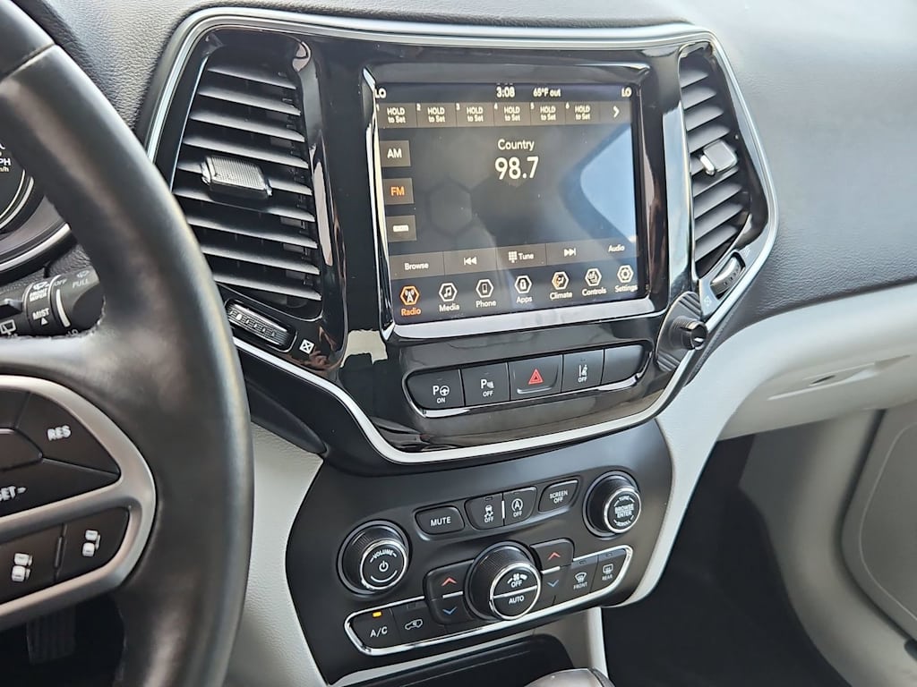 Thumbnail: 2019 Jeep Cherokee - 15