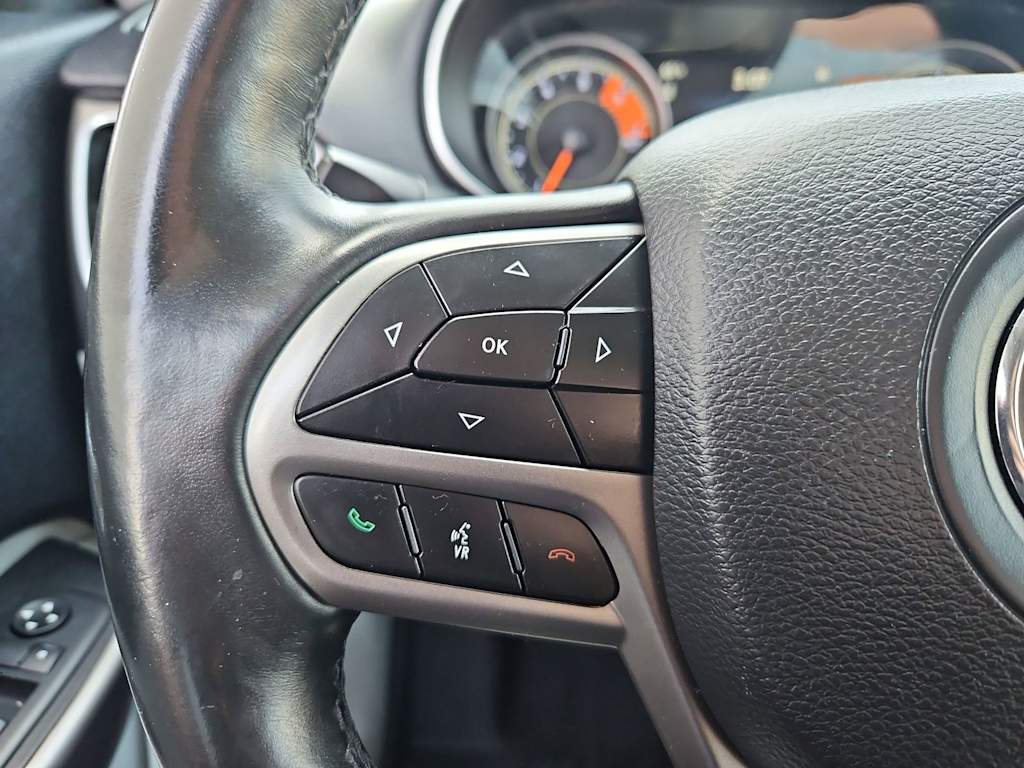 Thumbnail: 2019 Jeep Cherokee - 30