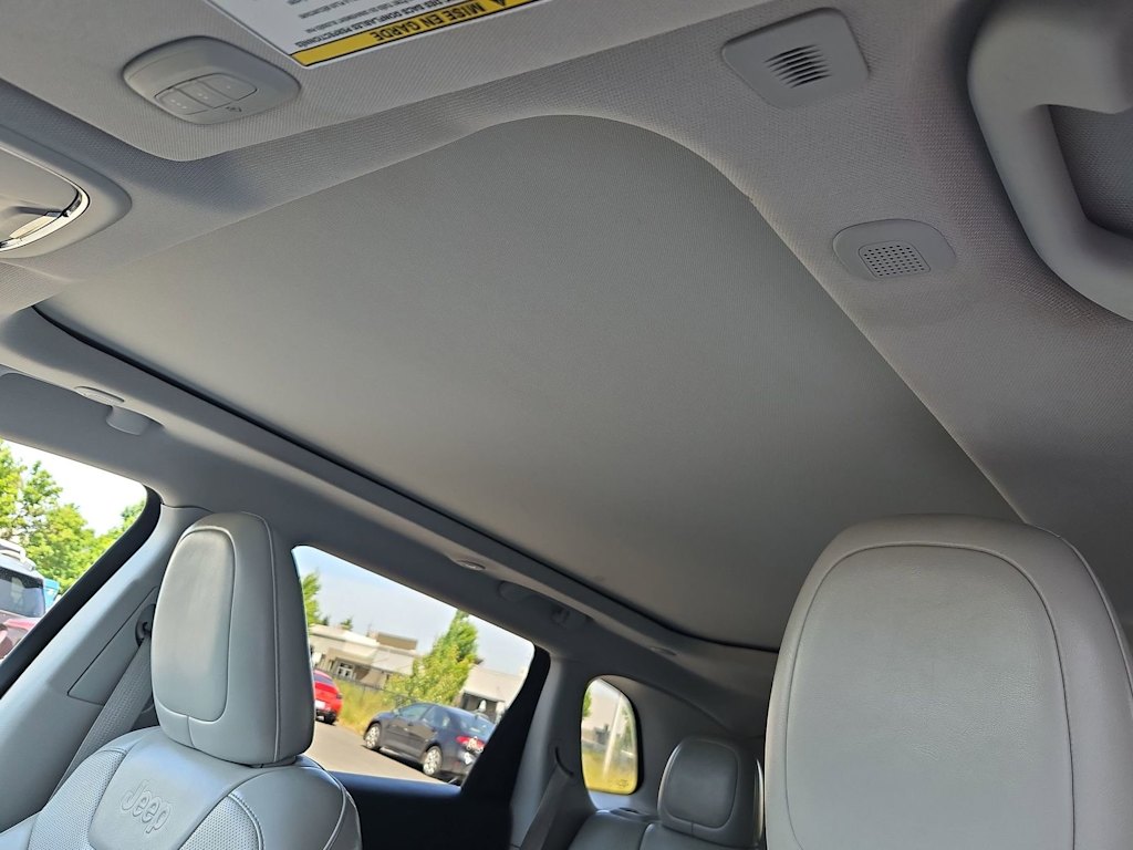 Thumbnail: 2019 Jeep Cherokee - 27