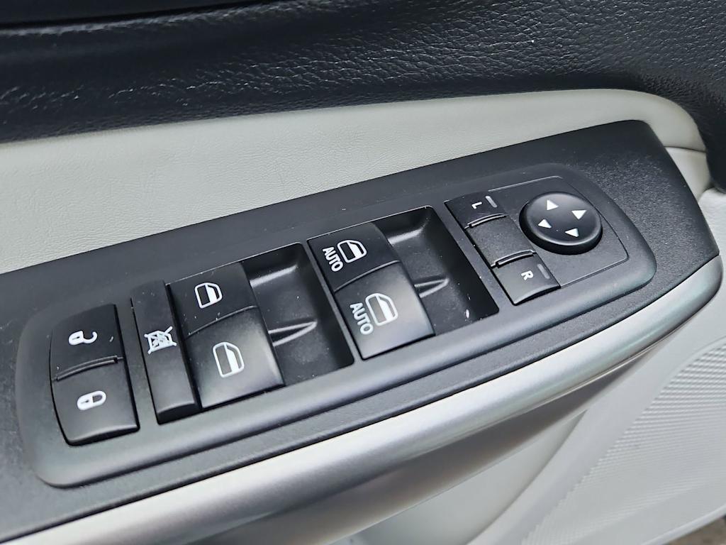 Thumbnail: 2019 Jeep Cherokee - 26