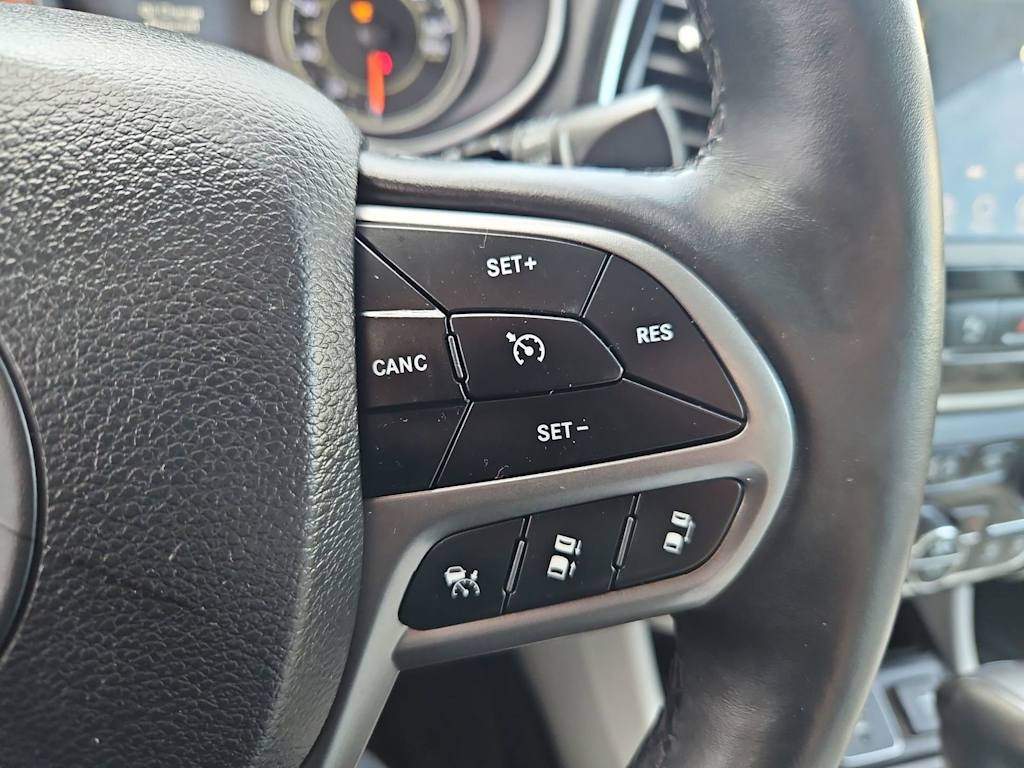 Thumbnail: 2019 Jeep Cherokee - 31